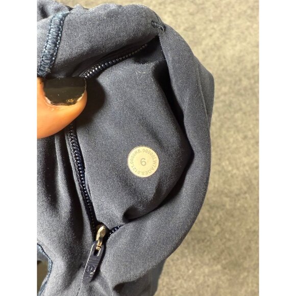 Lululemon Track That Short 5" Navy Lined W7AQES Size 6 - Picture 3 of 3